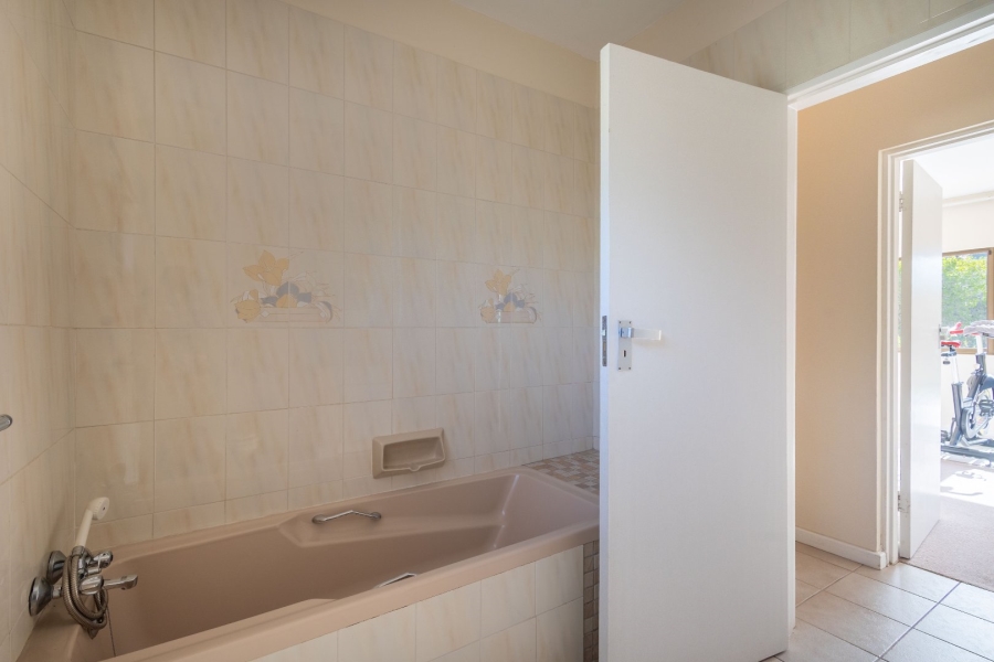 4 Bedroom Property for Sale in Bowtie Western Cape